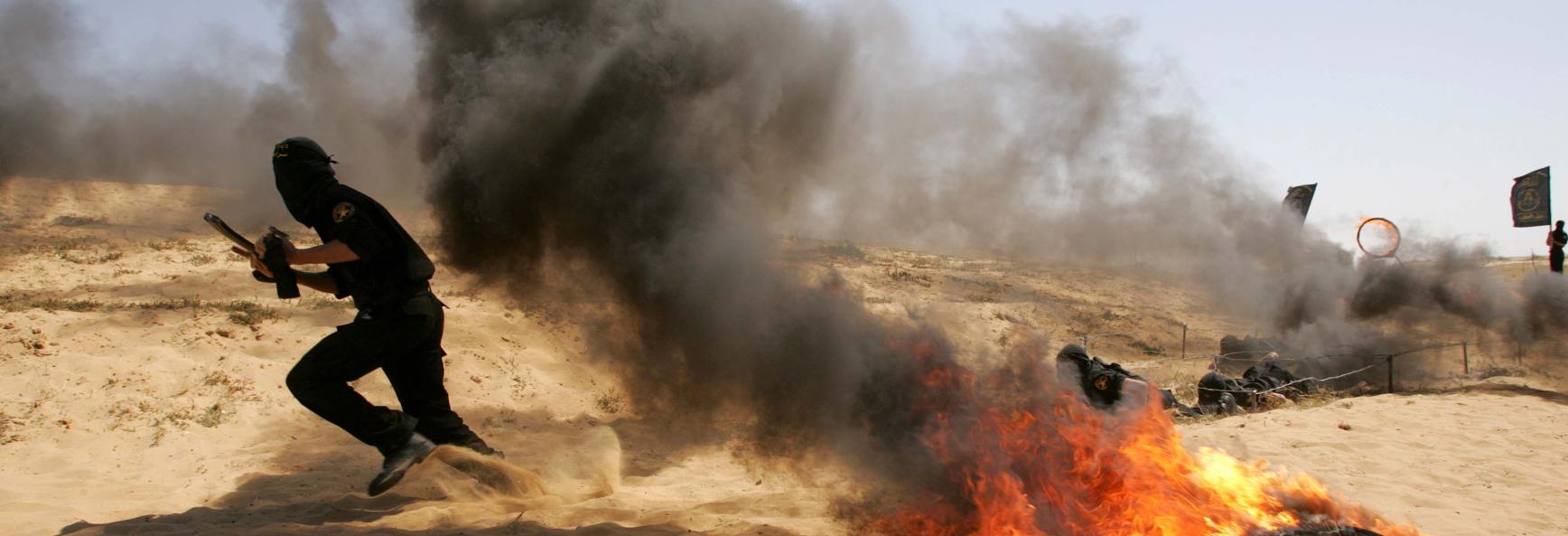 Palestinian militants from Islamic Jihad take part in an armed exercise in Gaza April 24, 2007. Hamas' armed wing declared a formal end on Tuesday to a five-month-old truce with Israel in the Gaza Strip and said the Jewish state was to blame.